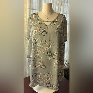 torrid Gray Floral Short Sleeve Blouse